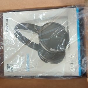 Open box Sennheiser HD 450BT WIRELESS HEADPHONES